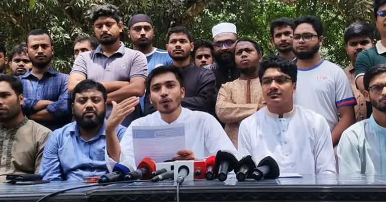 সংবাদ সম্মেলনে রাবি শাখা ছাত্রশিবিরের সভাপতি মুজাহিদ ফয়সাল